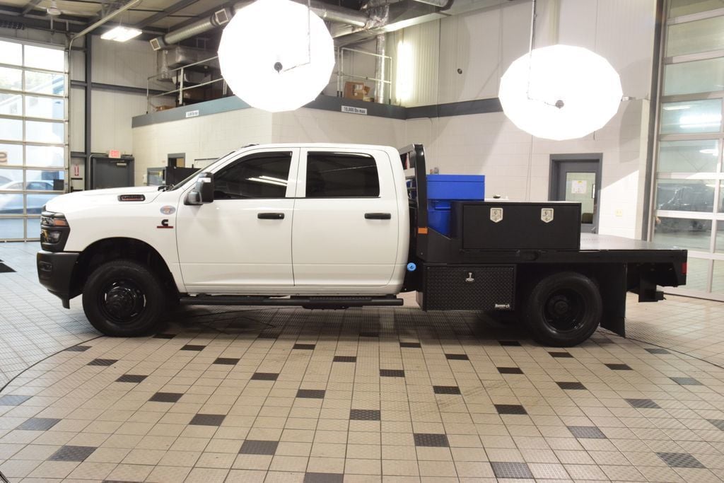 2025 Ram 3500 Chassis Cab 3500 CREW 4X4 * CUMMINS * 9' FLATBED W/ BOXES & AUX TANK - 23051911 - 2