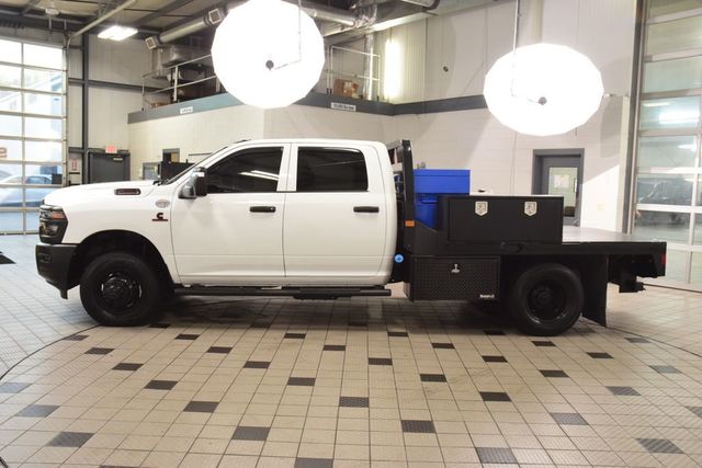 2025 Ram 3500 Chassis Cab 3500 CREW 4X4 * CUMMINS * 9' FLATBED W/ BOXES & AUX TANK - 23051911 - 2