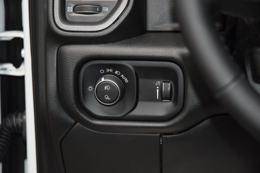 2025 Ram 5500 Chassis Cab 5500 CREW 4X4 * CUMMINS * NEW 12' LANDSCAPE DUMP  - 22959452 - 25