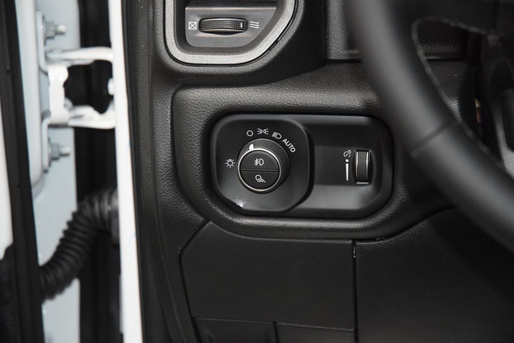 2025 Ram 5500 Chassis Cab 5500 CREW 4X4 * CUMMINS * NEW PJ'S CONCRETE BODY  - 22988804 - 24