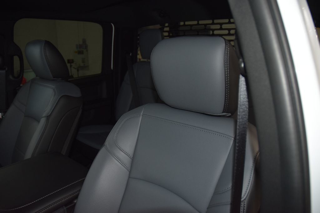 2025 Ram 5500 Chassis Cab 5500 CREW 4X4 * CUMMINS * NEW PJ'S CONCRETE BODY  - 22988804 - 29