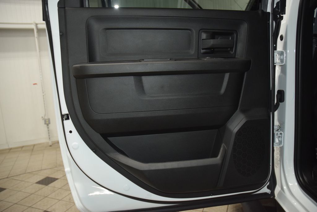 2025 Ram 5500 Chassis Cab 5500 CREW 4X4 * CUMMINS * NEW PJ'S CONCRETE BODY  - 22988804 - 32