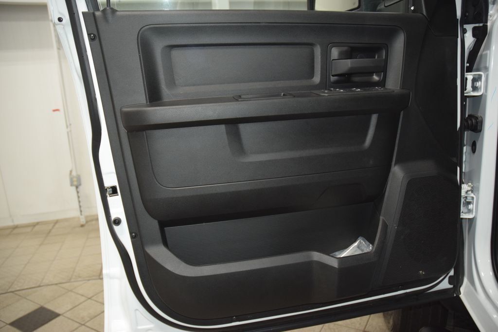 2025 Ram 5500 Chassis Cab 5500 CREW 4X4 * CUMMINS * NEW PJ'S CONCRETE BODY  - 22988804 - 34