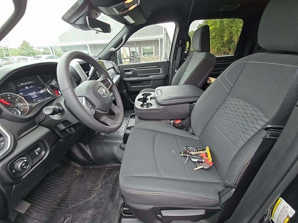 2025 Ram 5500 Tradesman photo 3