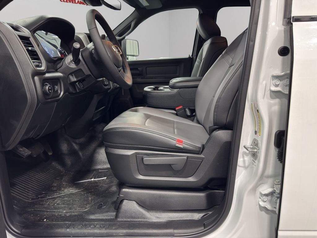 2025 Ram 5500 Chassis Cab Tradesman 4x4 Crew Cab 84" CA 197.4" WB - 22981962 - 2