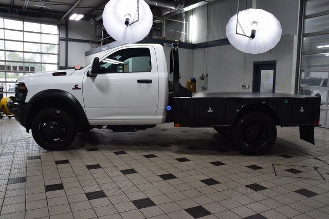 2025 Ram 5500 Tradesman photo 2
