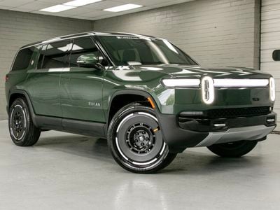 2025 Rivian R1S