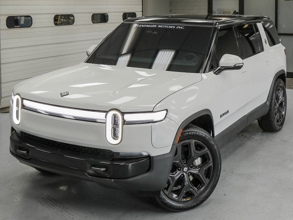 Rivian R1S photo 10