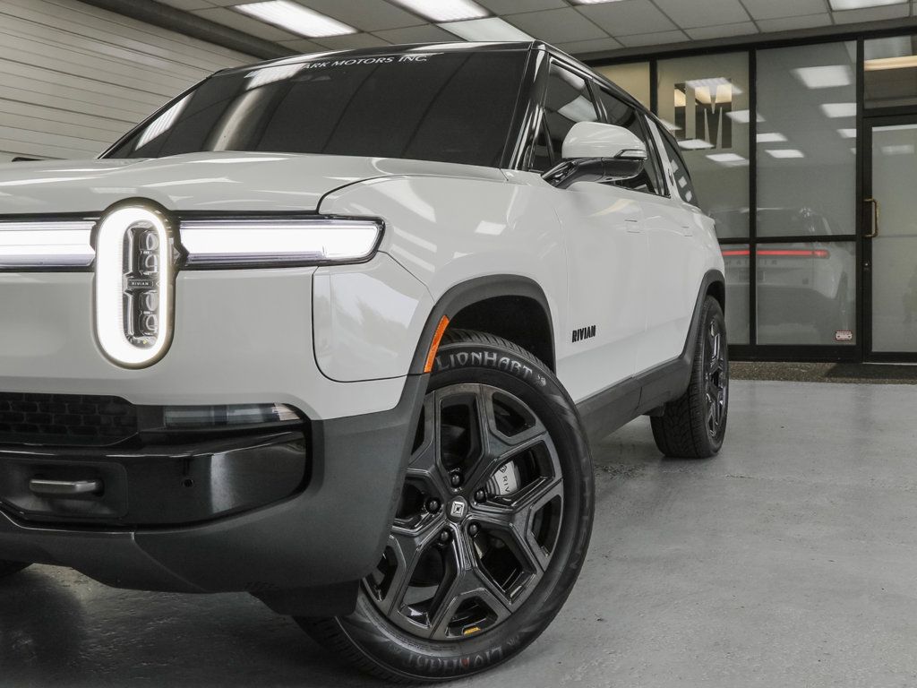 Rivian R1S photo 11