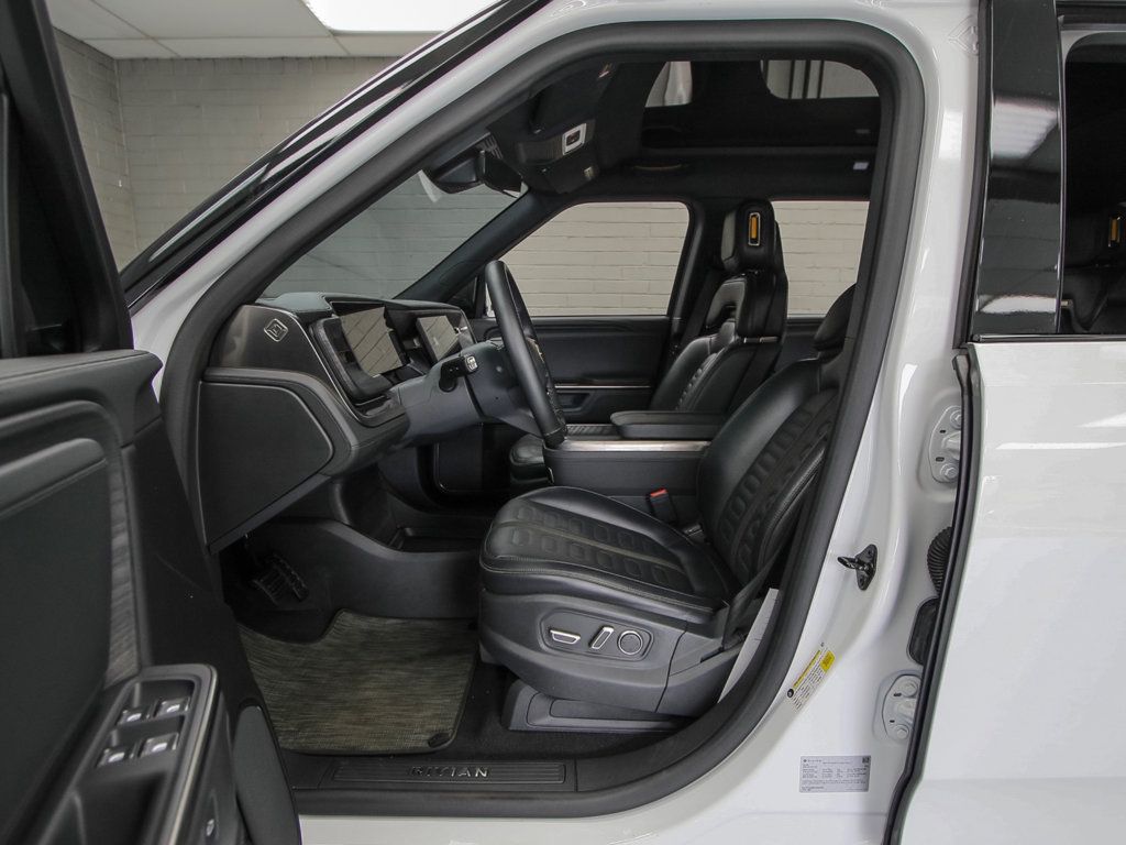 Rivian R1S photo 12