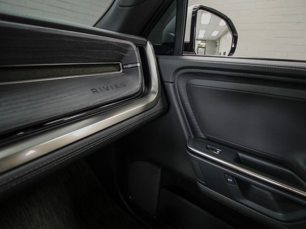 Rivian R1S photo 17