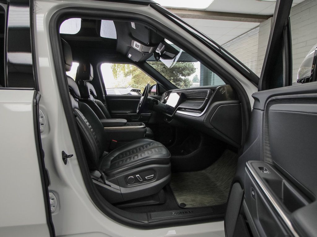 Rivian R1S photo 18