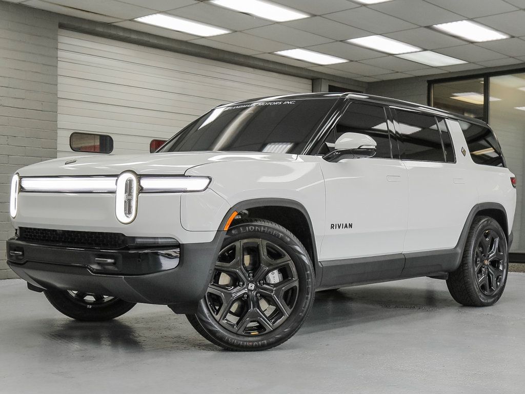 Rivian R1S photo 2