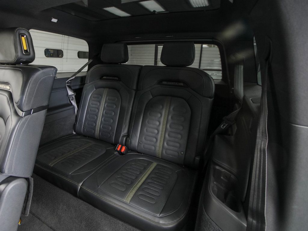 Rivian R1S photo 26