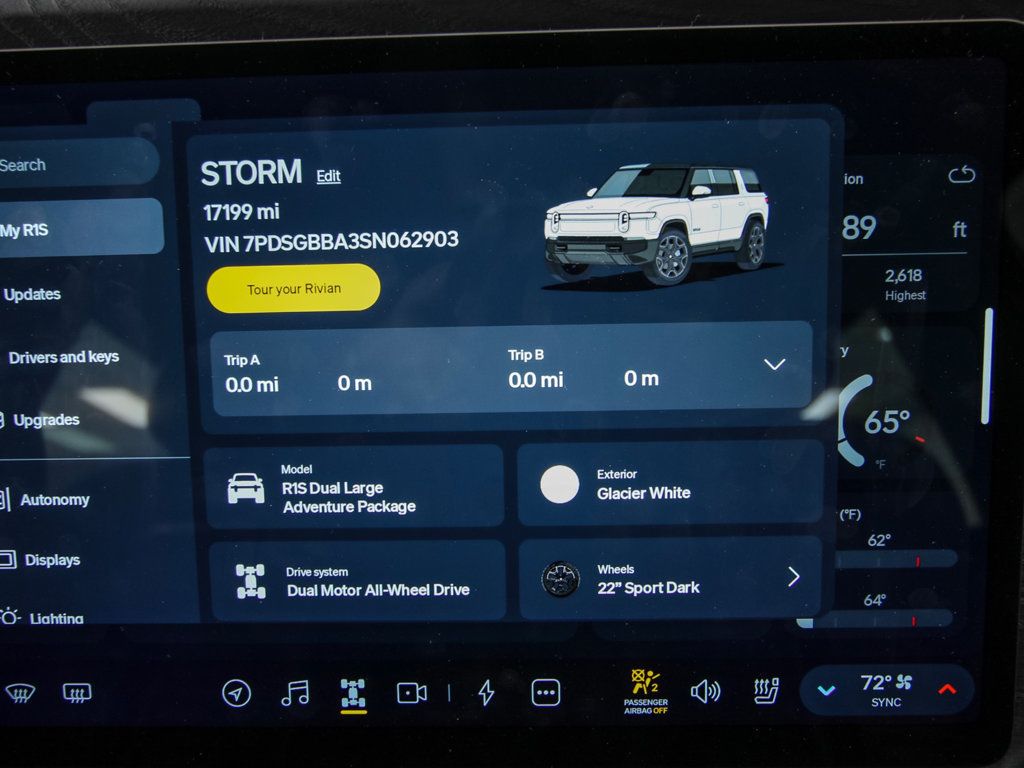 Rivian R1S photo 3