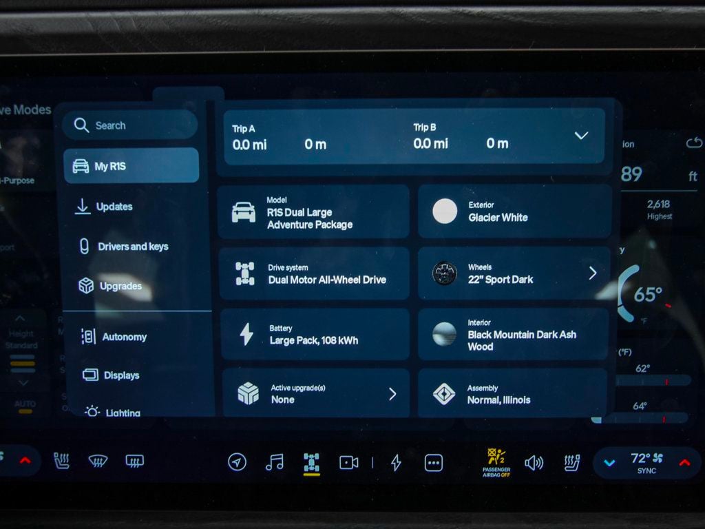 Rivian R1S photo 4