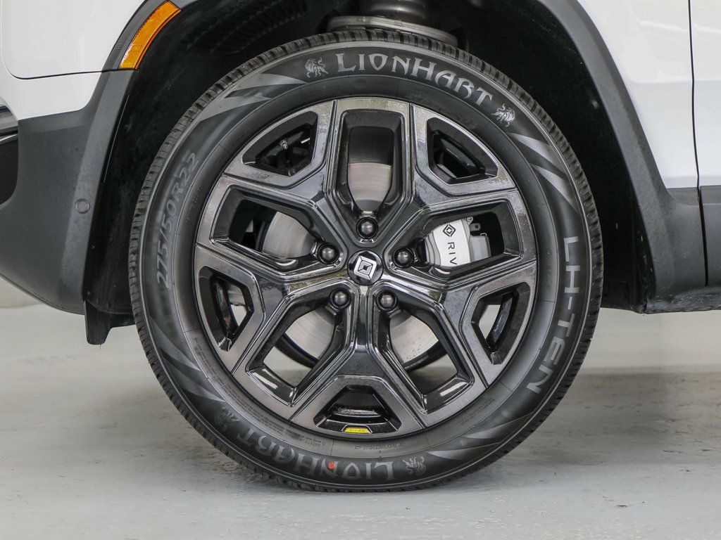 Rivian R1S photo 8