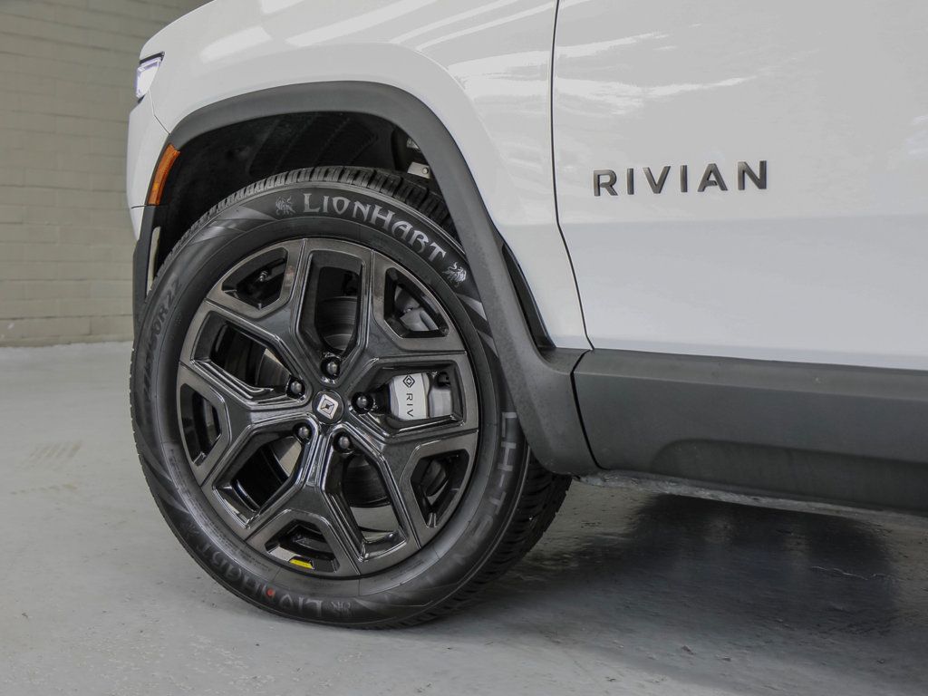 Rivian R1S photo 9