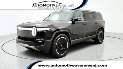 2025 Rivian R1S