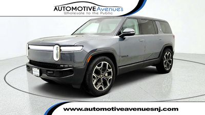 2025 Rivian R1S