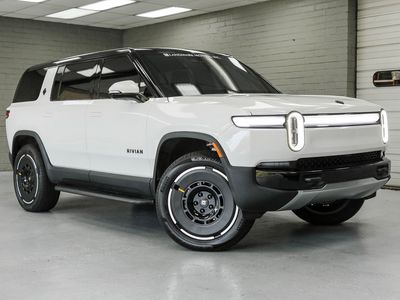 2025 Rivian R1S