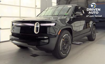 2025 Rivian R1S