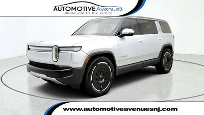 2025 Rivian R1S