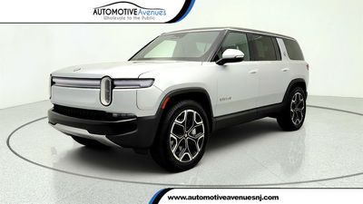 2025 Rivian R1S