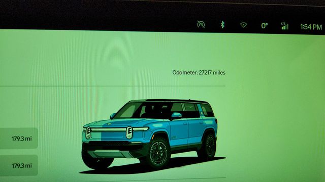 2025 Rivian R1S Adventure Dual-Motor Standard Pack w/ Autonomy Driver Assistance - 23080964 - 15