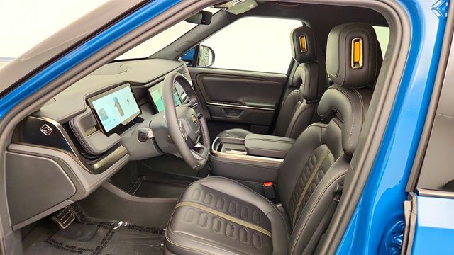 2025 Rivian R1S Adventure Dual-Motor Standard Pack w/ Autonomy Driver Assistance - 23080964 - 20
