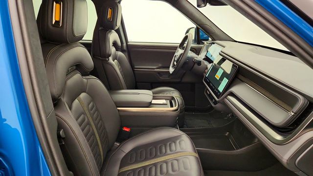 2025 Rivian R1S Adventure Dual-Motor Standard Pack w/ Autonomy Driver Assistance - 23080964 - 25