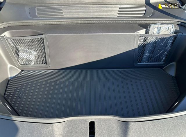 2025 Rivian R1S Adventure Edition - 22938503 - 33