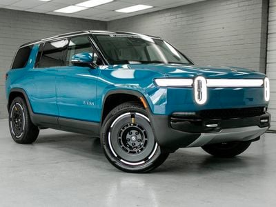 2025 Rivian R1S