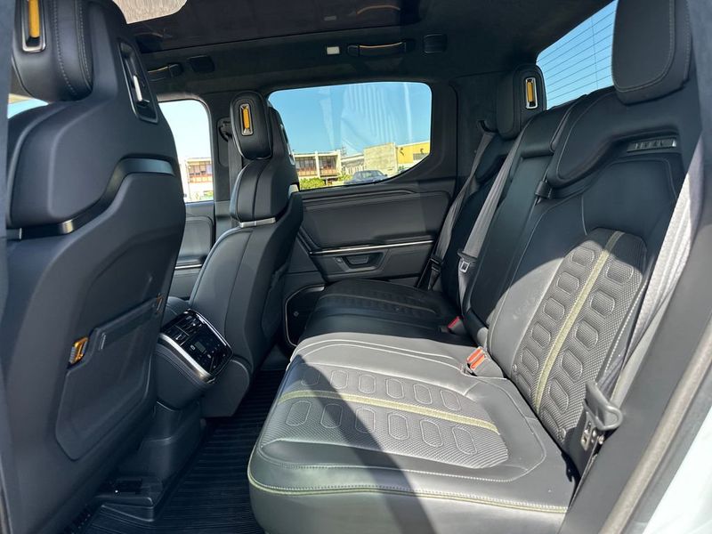 2025 Rivian R1T Adventure Dual-Motor Standard Pack - 22984134 - 13