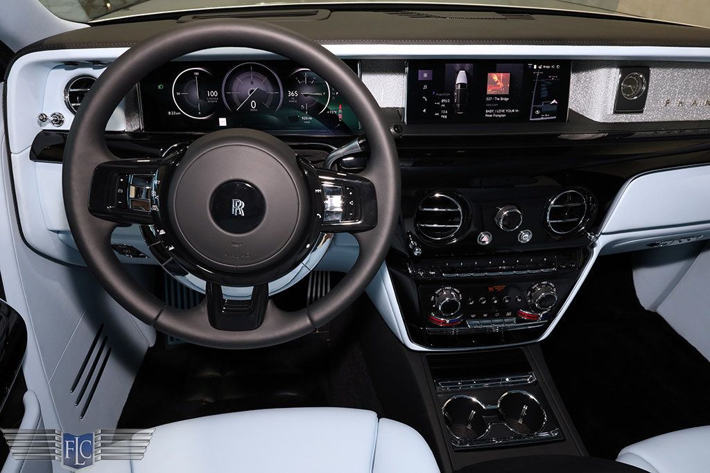 2025 Rolls-Royce Phantom Sedan - 22959551 - 24