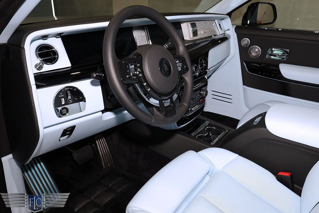 2025 Rolls-Royce Phantom Sedan - 22959551 - 25