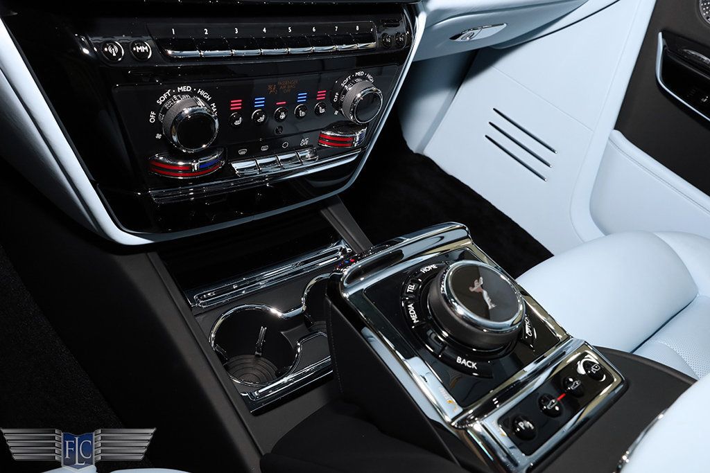 2025 Rolls-Royce Phantom Sedan - 22959551 - 29