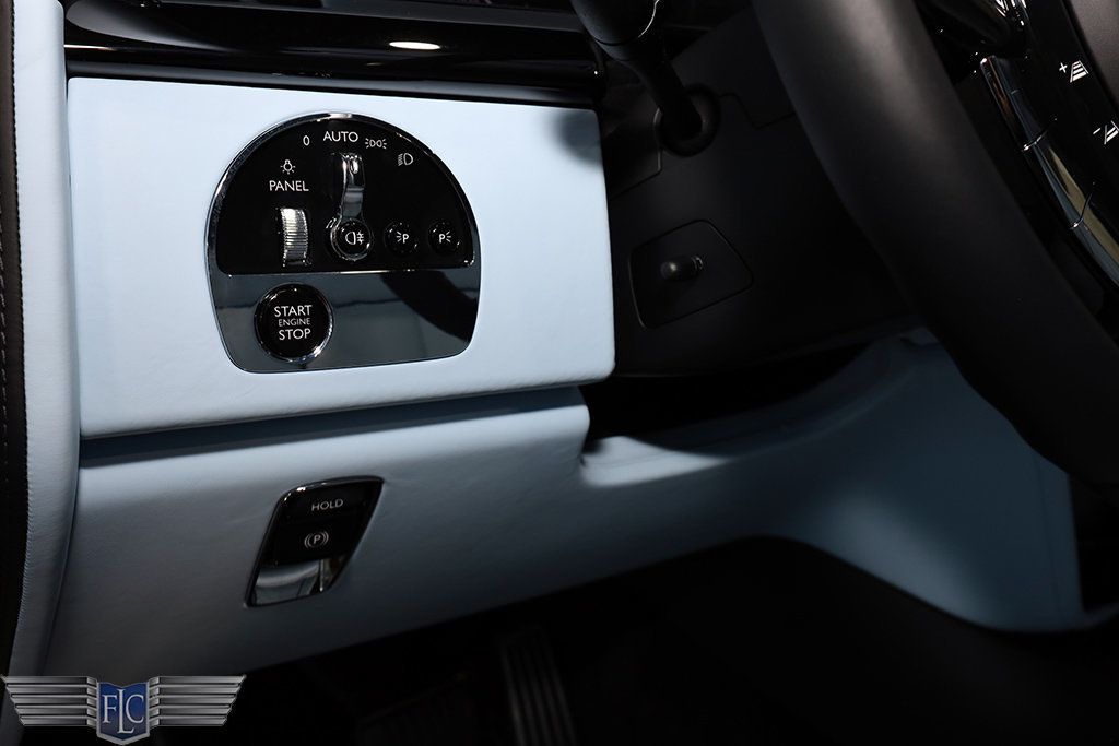 2025 Rolls-Royce Phantom Sedan - 22959551 - 34