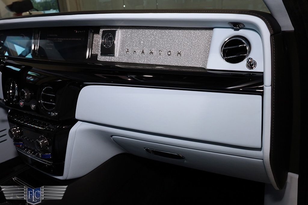 2025 Rolls-Royce Phantom Sedan - 22959551 - 35