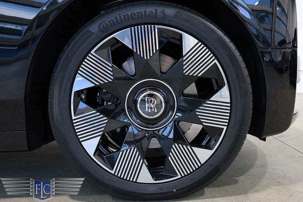 2025 Rolls-Royce Phantom Sedan - 22959551 - 39