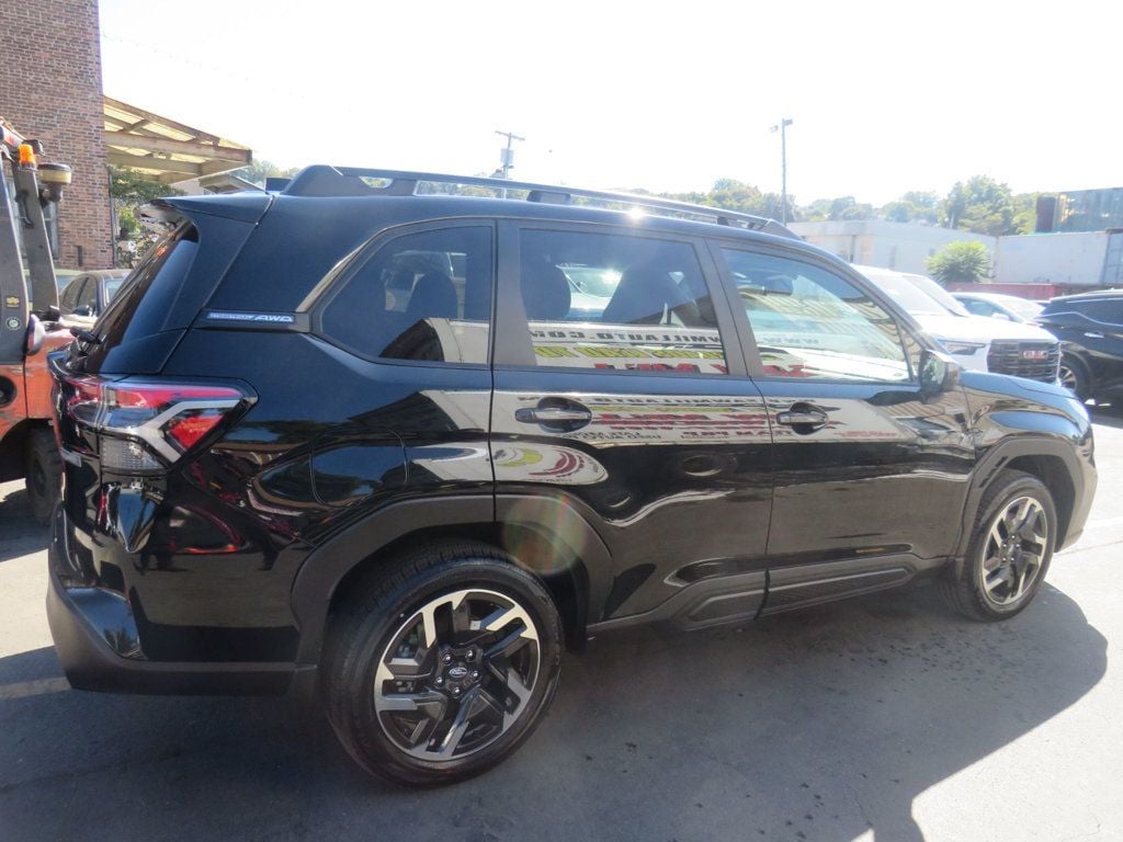 2025 Subaru Forester Premium photo 3