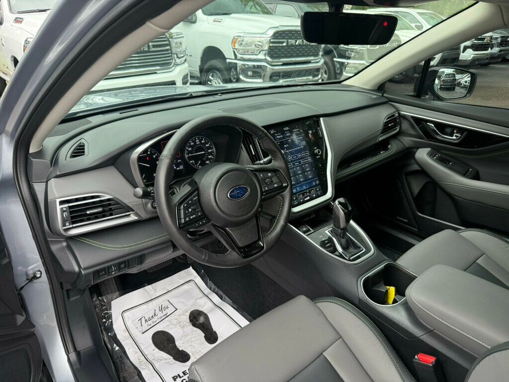 2025 Subaru Outback Onyx Edition photo 3