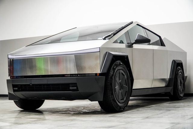 2025 Tesla Cybertruck AWD - 22990751 - 10