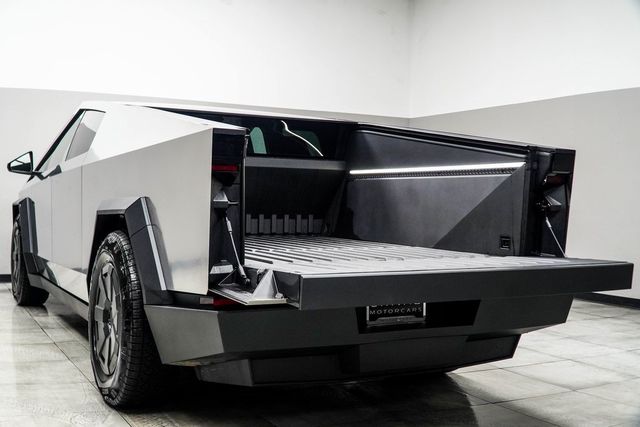 2025 Tesla Cybertruck AWD - 22990751 - 17
