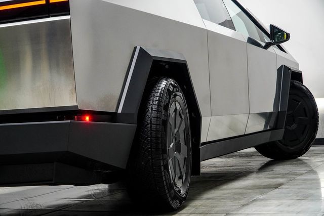 2025 Tesla Cybertruck AWD - 22990751 - 20