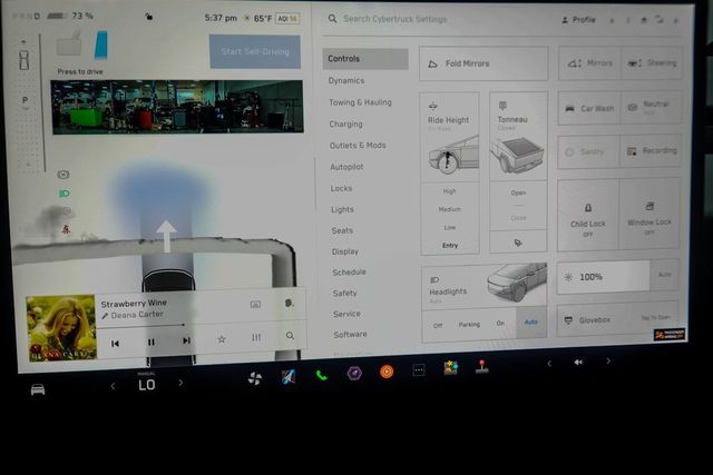 2025 Tesla Cybertruck AWD - 22990751 - 34