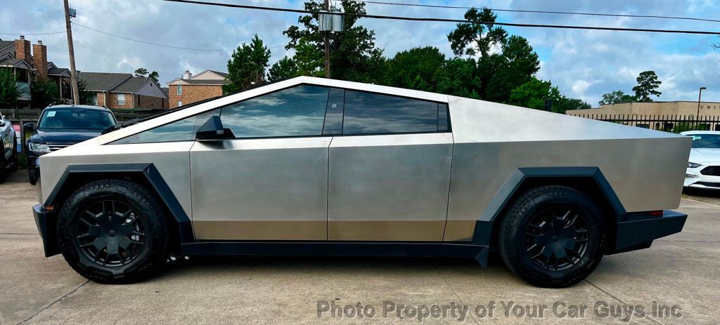 2025 Tesla Cybertruck AWD - 23061112 - 10