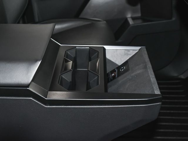 2025 Tesla Cybertruck Base - 23014553 - 63
