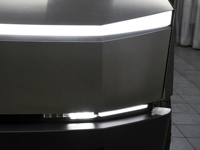 2025 Tesla Cybertruck Base - 23014553 - 74