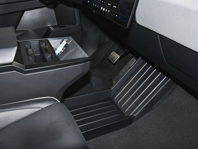 2025 Tesla Cybertruck Base - 23038948 - 64